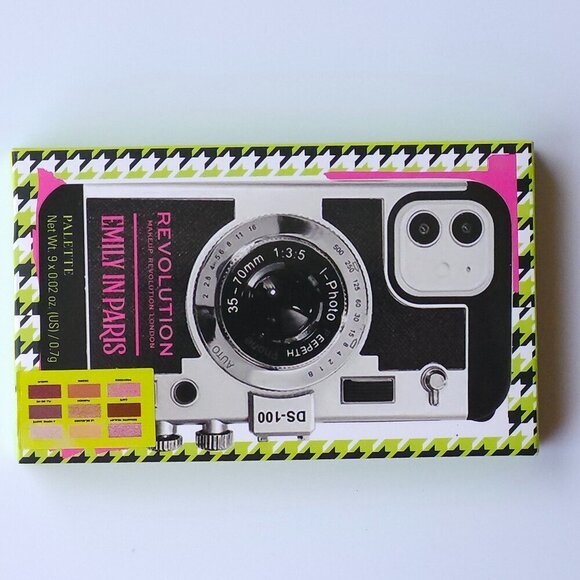 Makeup Revolution X Emily In Paris Camera Queen PALETTE BNIP - Picture 1 of 5